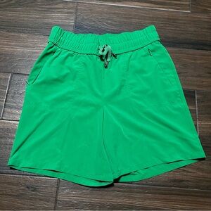 Chico’s‎ Zenergy 6 0.5 Tropic Emerald Green UPF 50 7” Inseam Zipper Pockets